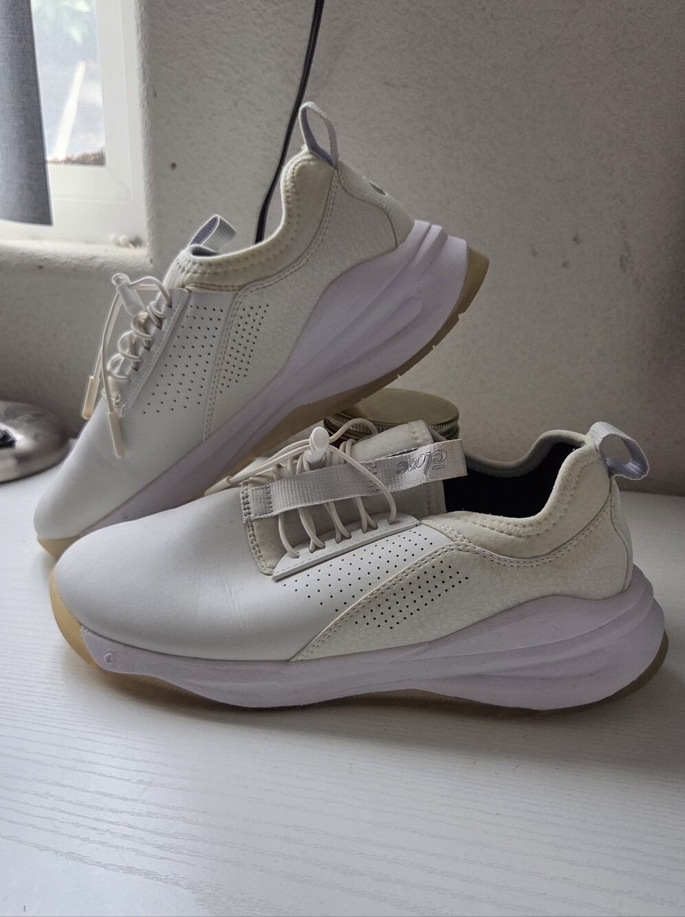 Clove Classic Women’s Healthcare Nursing Sneakers Size 8.5 Excellent Condition